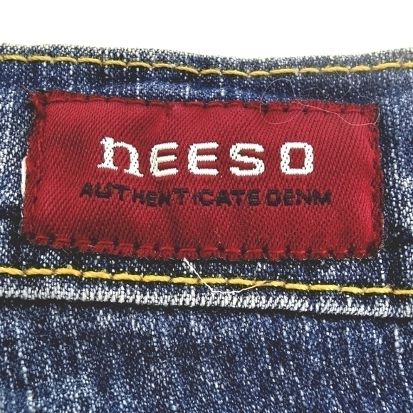 Neeso Women's / Jr's 13 Mid Embroidered Blue Jeans - Picture 13 of 14